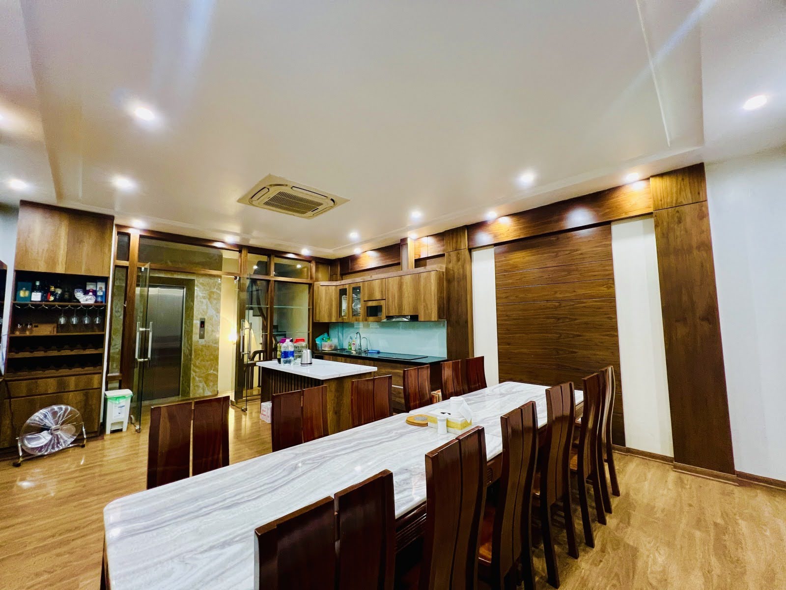 SIÊU PHẨM MẶT PHỐ, LÔ GÓC, THANG MÁY, KD ĐỈNH, 7 TẦNG MỚI ĐẸP, TRUNG TÂM CẦU GIẤY – 25 TỶ - Ảnh 2